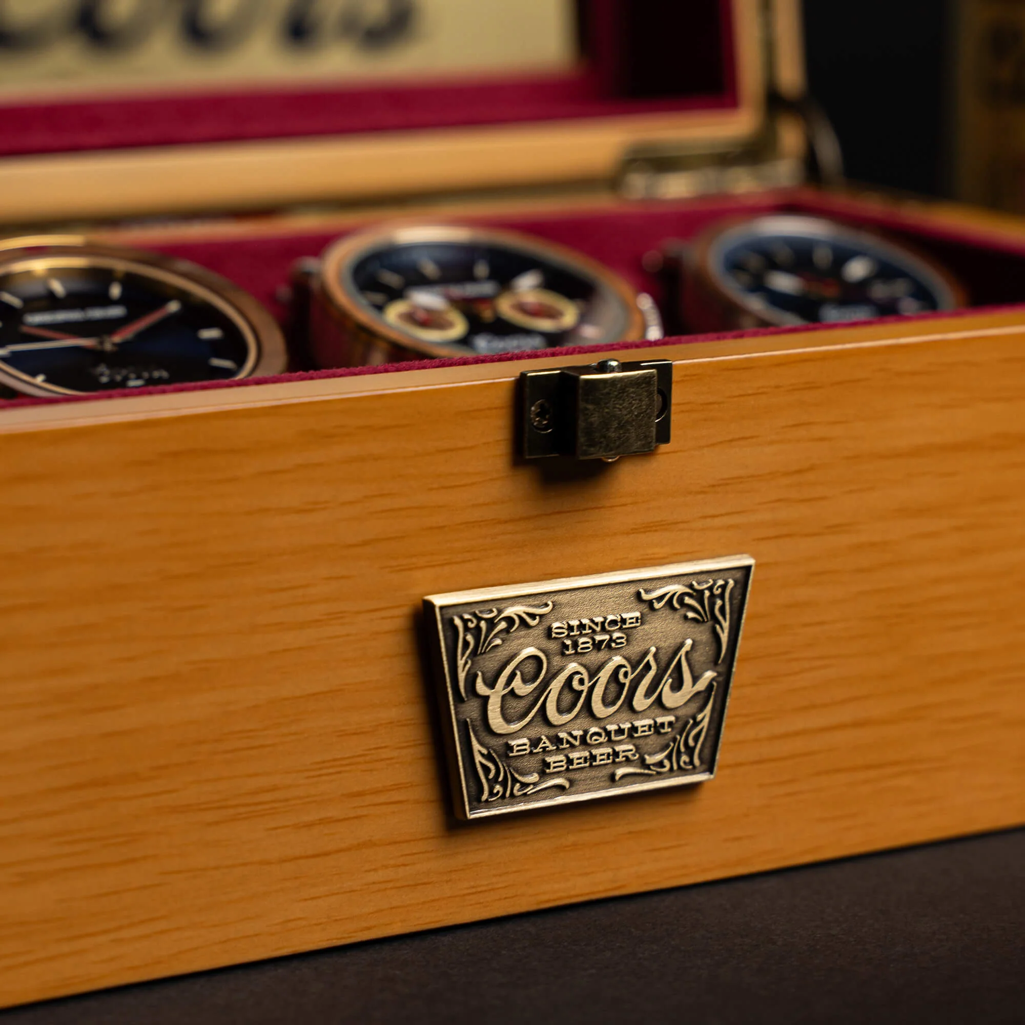 Coors Oak 4 Watch Holder - Image 4