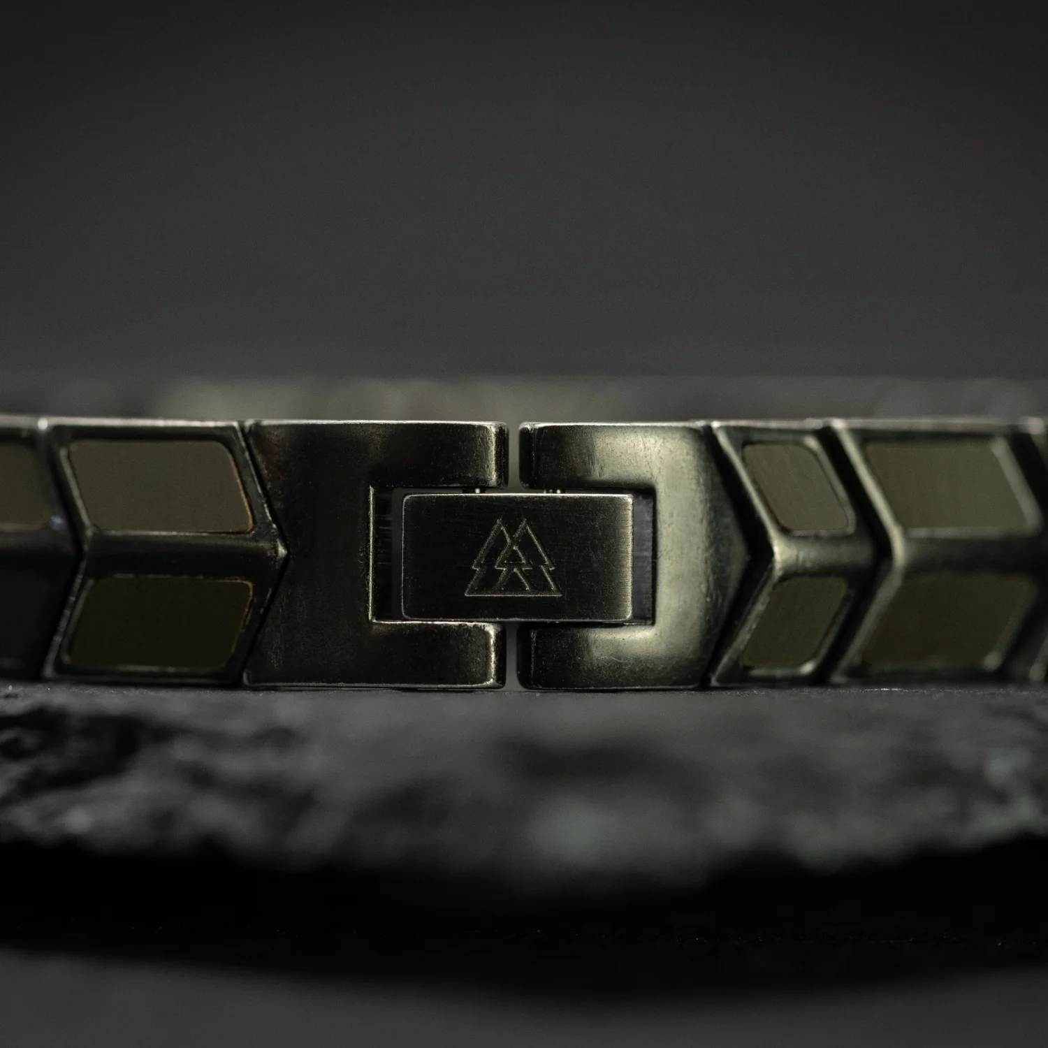 Military Stonewashed Arrow Bracelet - Image 4