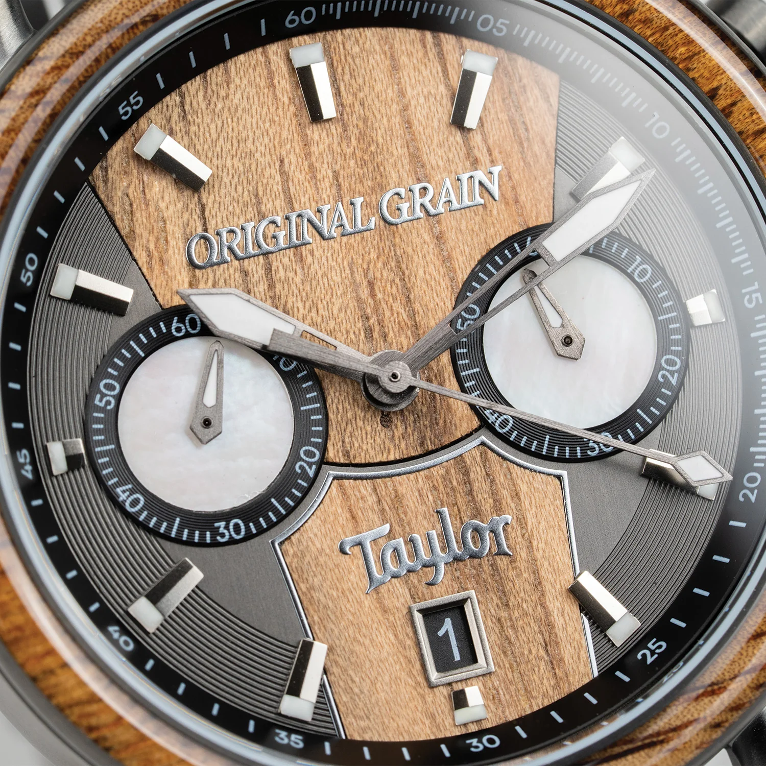 Taylor Guitars Koa Gunmetal Chrono 44mm - Image 4